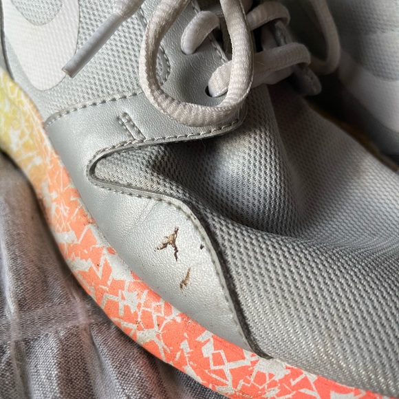 Grey w/ colorful soles Nikes - Picture 7 of 8